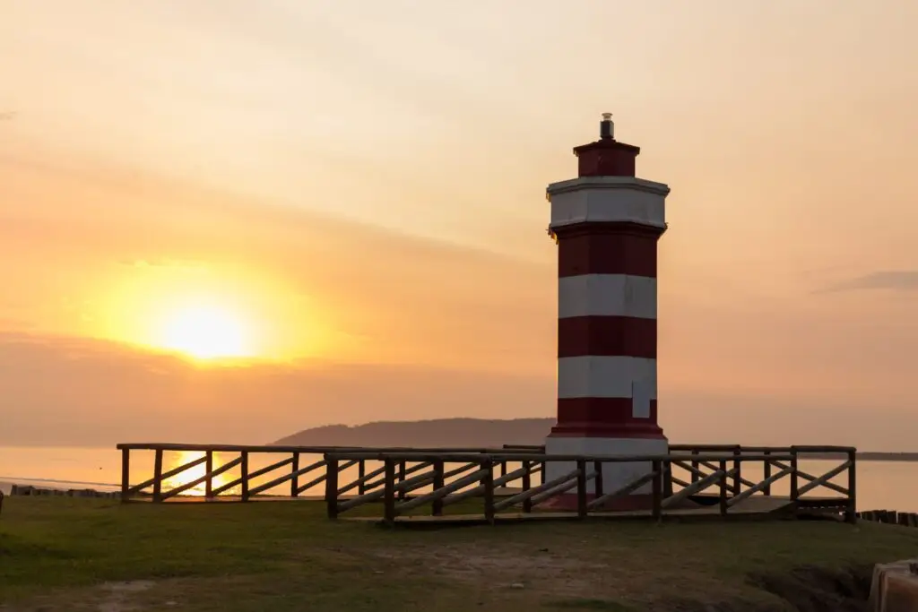 Farol de Itapoá no pôr do sol