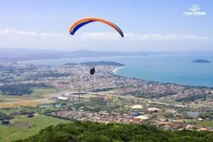 Mirante da Praia Vermelha: vista panorâmica e natureza em Penha