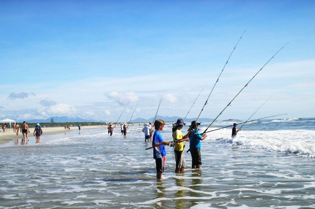 pesca na barra do saí, em itapoá