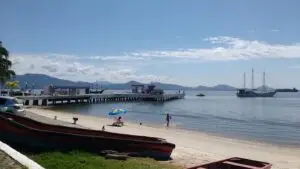 Praia de Paulas em São Francisco do Sul: traquilidade e natureza