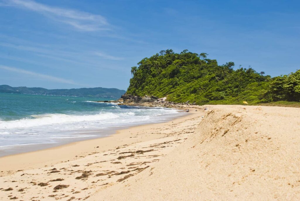 Praia de Ilhota, em Itapema