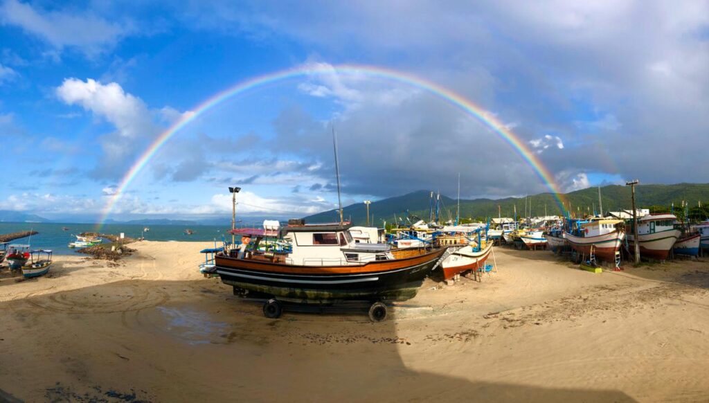Praia do Zimbros, em Bombinhas - SC