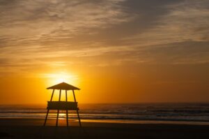 Praia Bella Torres: tranquilidade e veraneio de alto padrão