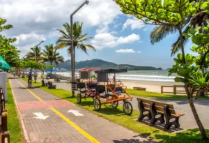 Meia Praia em Itapema: uma das praias mais procuradas de SC