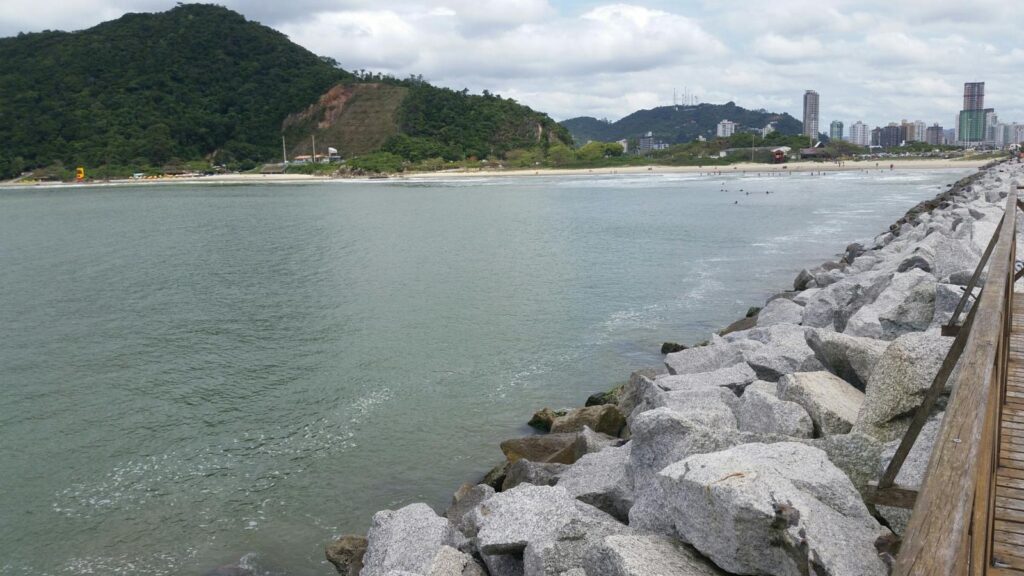 Molhe da Praia do Atalaia