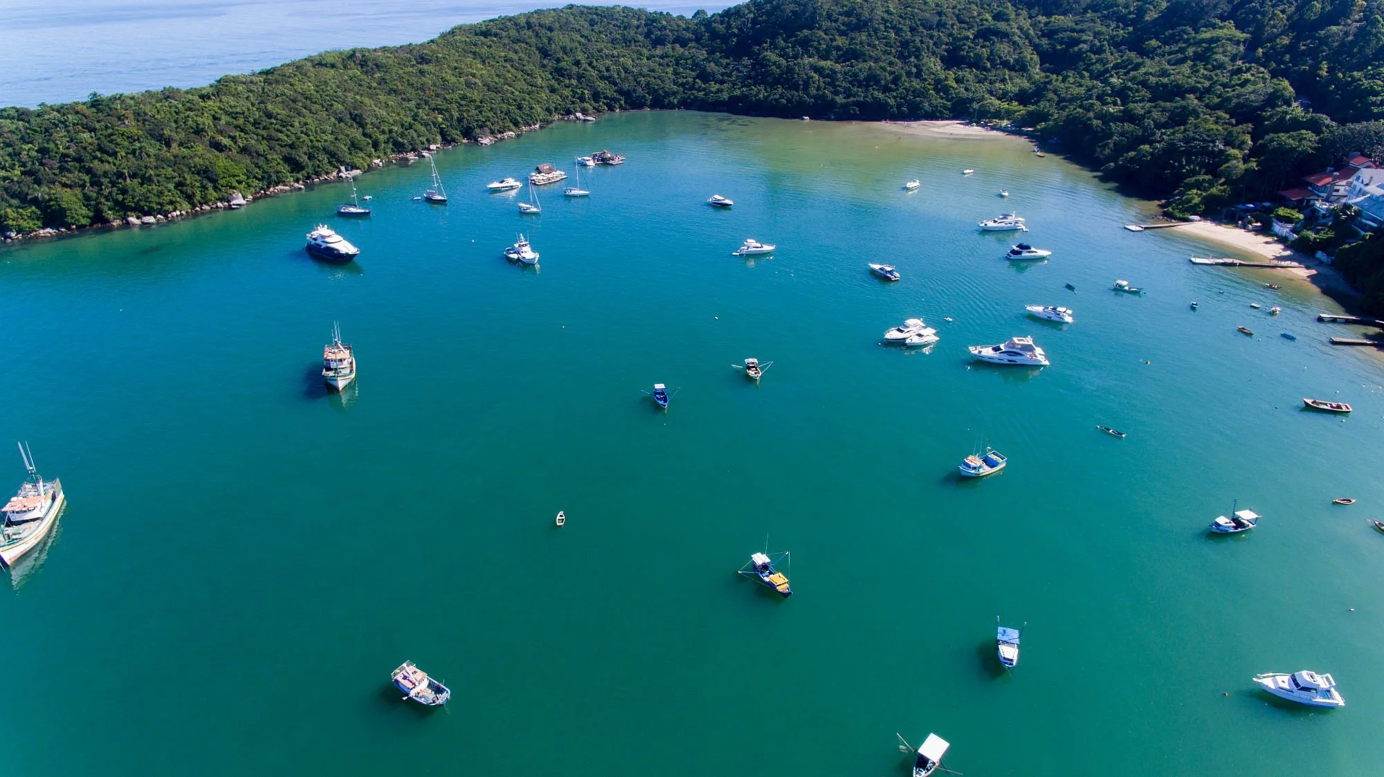 Praia do Caixa D'aço, em Porto Belo - SC