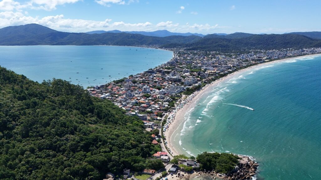 Praia do Canto Grande, em Bombinhas - SC