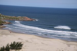 Praia da Galheta em Laguna: isolamento e natureza selvagem