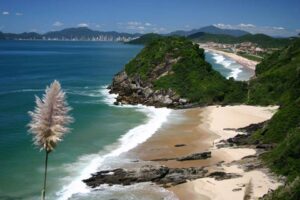 Praia da Solidão em Itajaí: refúgio secreto e natureza preservada