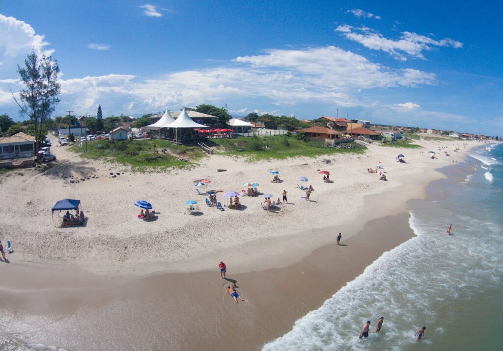 Praia do Bispo, em Balneário Barra do Sul, em SC