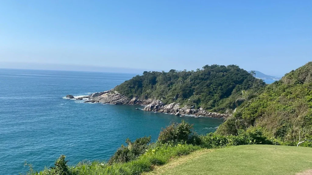 Praia do Estaleiro: refúgio escondido em Porto Belo 4 Praia do Estaleiro, em Porto Belo