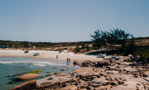 Praia do Gi: um dos cenários mais autênticos do litoral sul