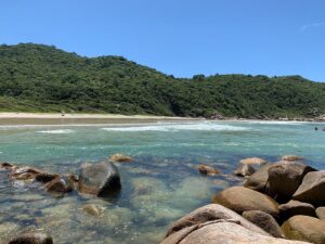 Praia do Sissial: refúgio preservado em Governador Celso Ramos