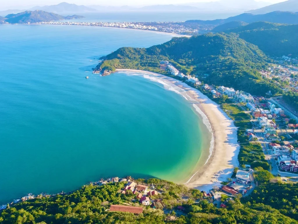 Praia de 4 ilhas, em Bombinhas