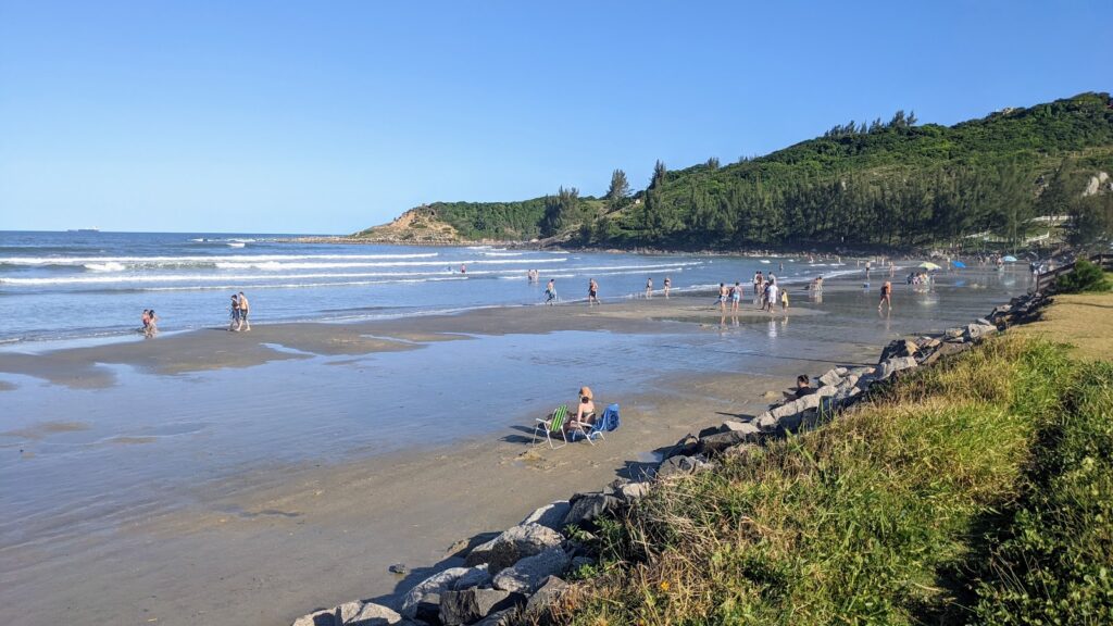 Praia da Ribanceira: dunas, baleias e natureza bruta 2 praia da ribanceira